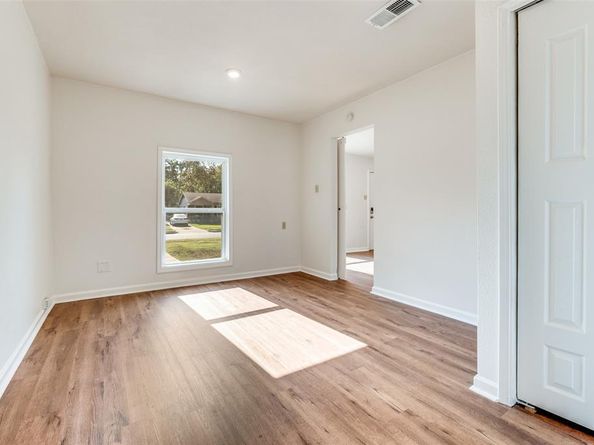 10421  Losa Drive , Dallas Texas 75218