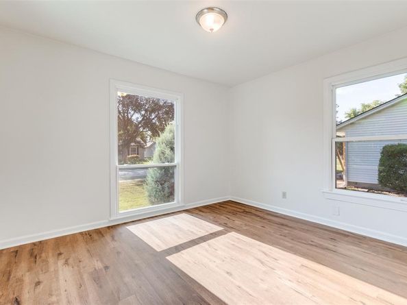 10421  Losa Drive , Dallas Texas 75218