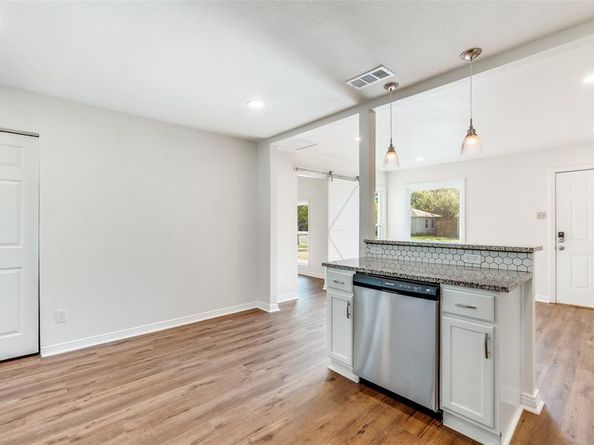 10421  Losa Drive , Dallas Texas 75218