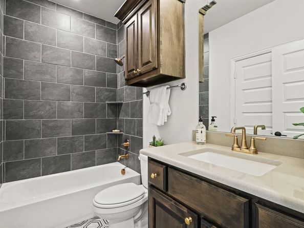324  Chapel View Court , Heath Texas 75032