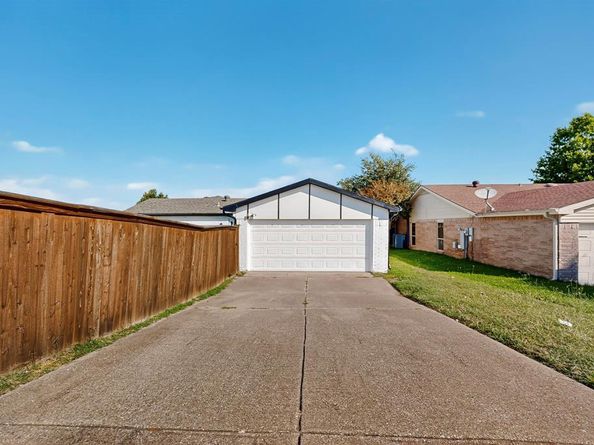 2700  Winding Creek Drive , Carrollton Texas 75007