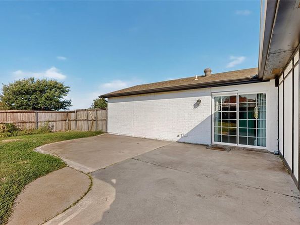2700  Winding Creek Drive , Carrollton Texas 75007