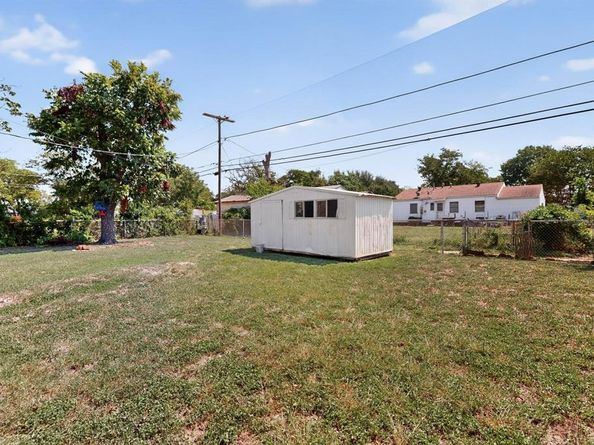 2912  Shadow Wood Drive , Dallas Texas 75224