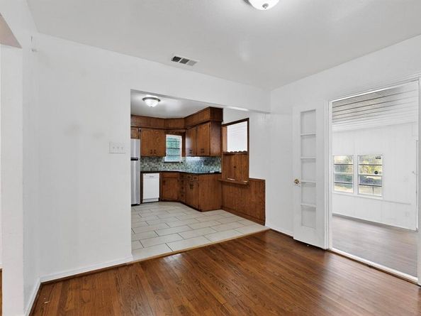 2912  Shadow Wood Drive , Dallas Texas 75224