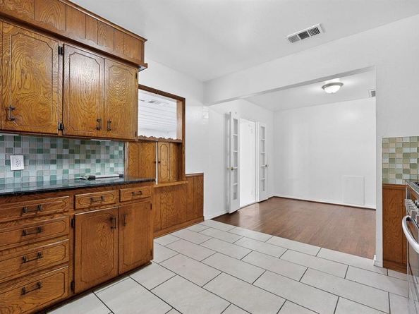 2912  Shadow Wood Drive , Dallas Texas 75224