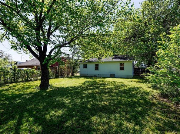 1935  Nomas Street , Dallas Texas 75212