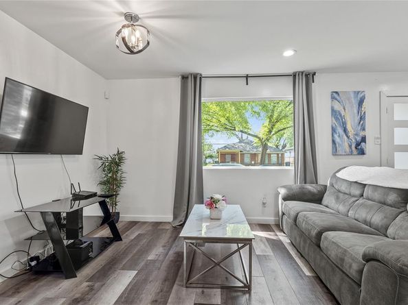 1935  Nomas Street , Dallas Texas 75212