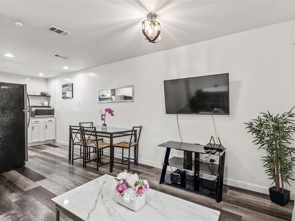 1935  Nomas Street , Dallas Texas 75212