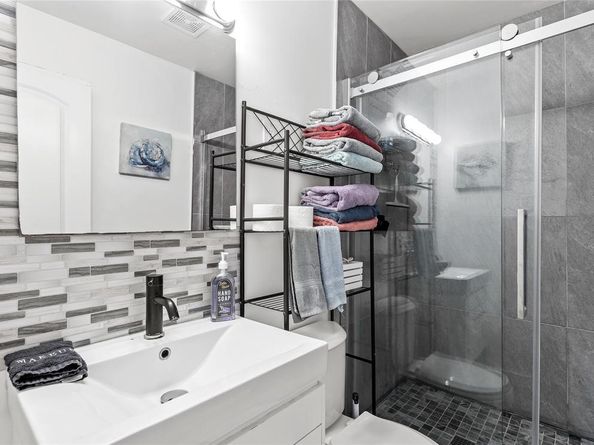 1935  Nomas Street , Dallas Texas 75212