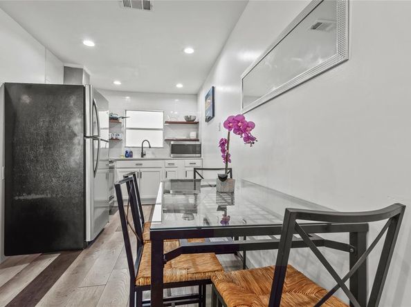 1935  Nomas Street , Dallas Texas 75212