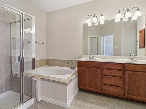 3828  Vienna Street , Irving Texas 75038