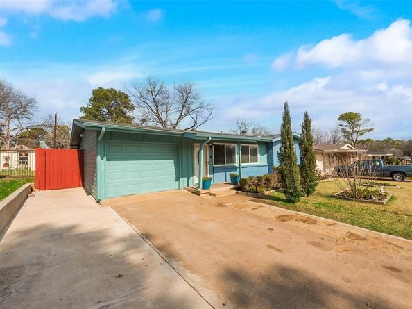 628  Elm Street , Hurst Texas 76053