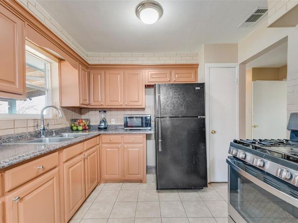 628  Elm Street , Hurst Texas 76053