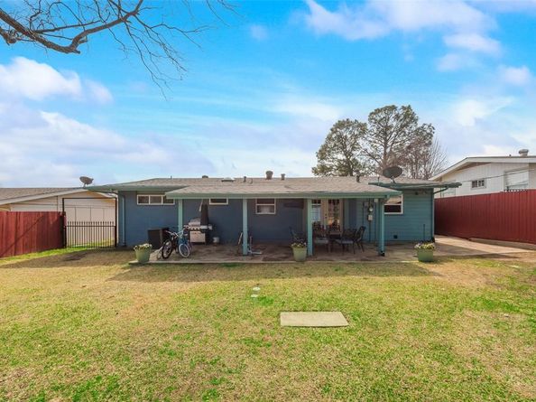 628  Elm Street , Hurst Texas 76053