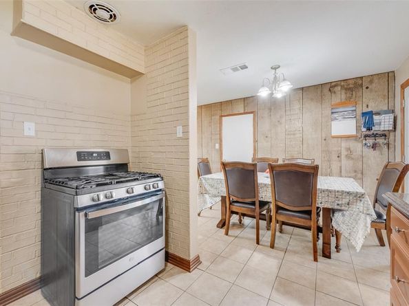 628  Elm Street , Hurst Texas 76053