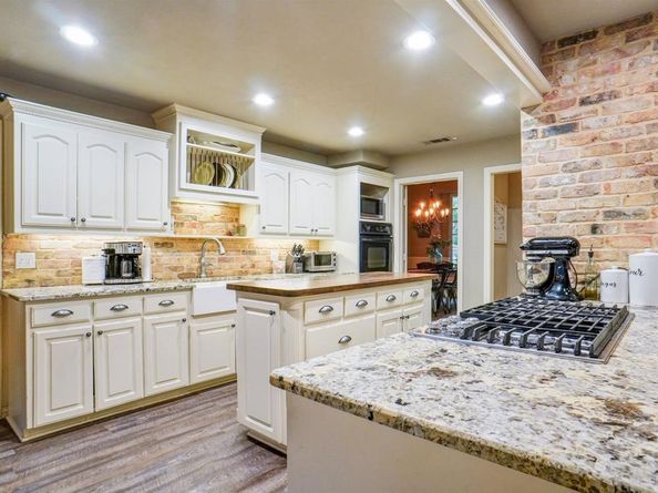 1000  Lynhurst Lane , Denton Texas 76205