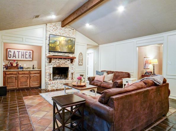 1000  Lynhurst Lane , Denton Texas 76205