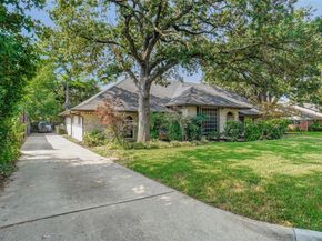1000  Lynhurst Lane , Denton Texas 76205