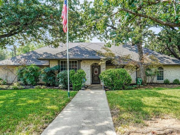 1000  Lynhurst Lane , Denton Texas 76205