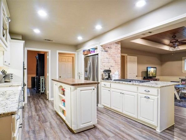 1000  Lynhurst Lane , Denton Texas 76205