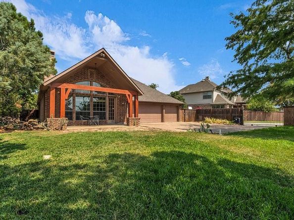 881  Winchester Drive , Lewisville Texas 75056