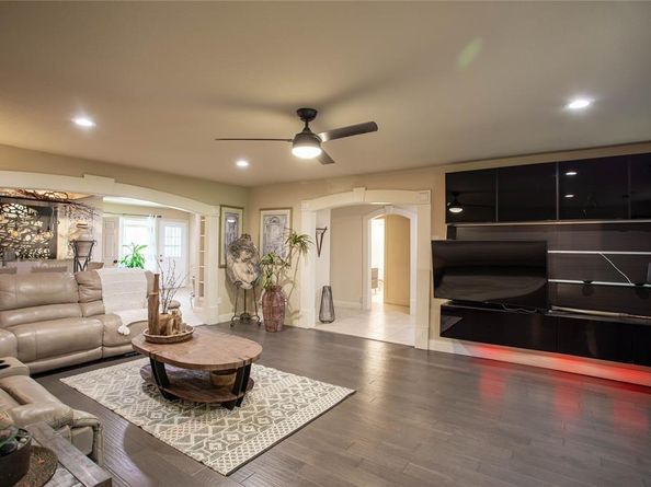 1806  Old Oak Drive , Arlington Texas 76012