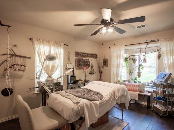 1806  Old Oak Drive , Arlington Texas 76012