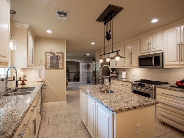 1806  Old Oak Drive , Arlington Texas 76012