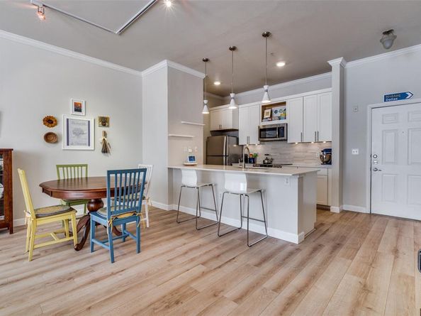 2305  Worthington Street  104, Dallas Texas 75204