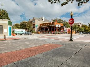 2305  Worthington Street  104, Dallas Texas 75204