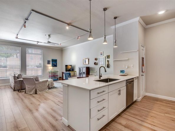 2305  Worthington Street  104, Dallas Texas 75204
