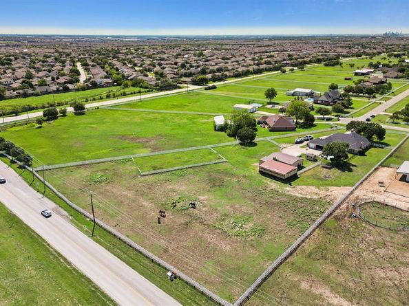 800  Round Hill Road , Fort Worth Texas 76131