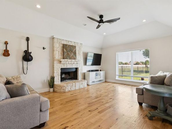 800  Round Hill Road , Fort Worth Texas 76131