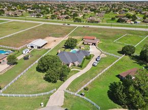 800  Round Hill Road , Fort Worth Texas 76131
