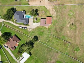 800  Round Hill Road , Fort Worth Texas 76131