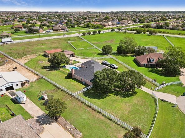 800  Round Hill Road , Fort Worth Texas 76131