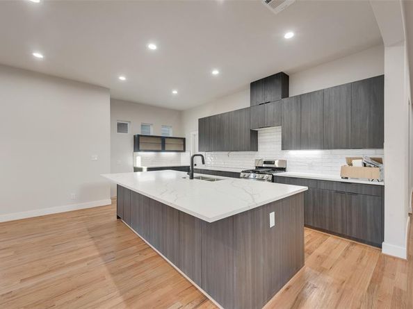 1623  Lansford Avenue , Dallas Texas 75224