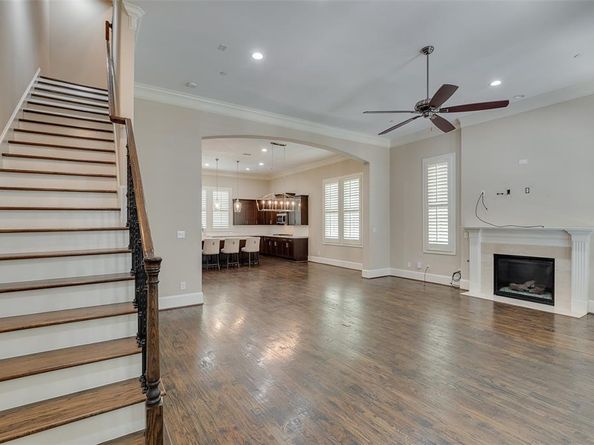2160  Helsminster Drive , Dallas Texas 75201