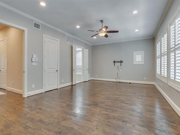 2160  Helsminster Drive , Dallas Texas 75201