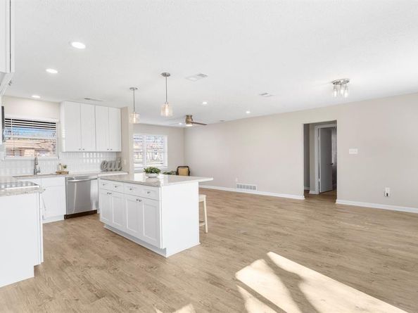714  Pleasant Valley Road , Garland Texas 75040