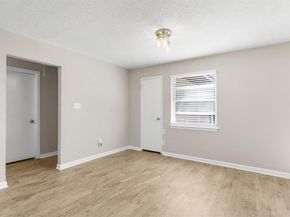 714  Pleasant Valley Road , Garland Texas 75040