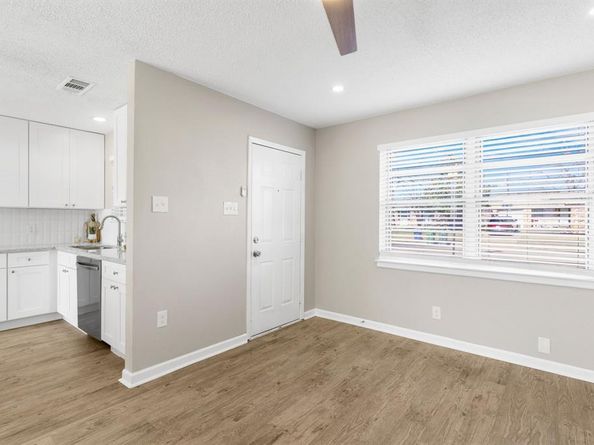 714  Pleasant Valley Road , Garland Texas 75040