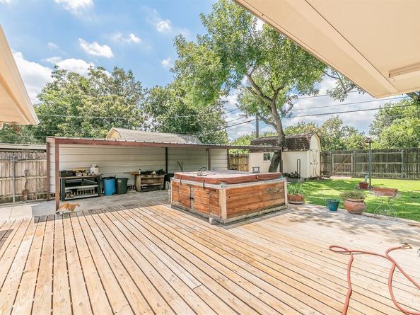 5828  Westcrest Drive W, Edgecliff Village Texas 76134