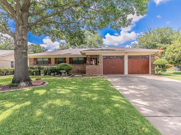 5828  Westcrest Drive W, Edgecliff Village Texas 76134