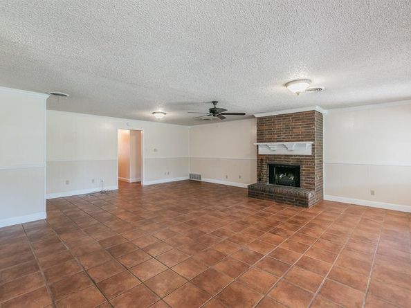 5828  Westcrest Drive W, Edgecliff Village Texas 76134