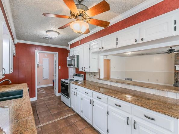 5828  Westcrest Drive W, Edgecliff Village Texas 76134