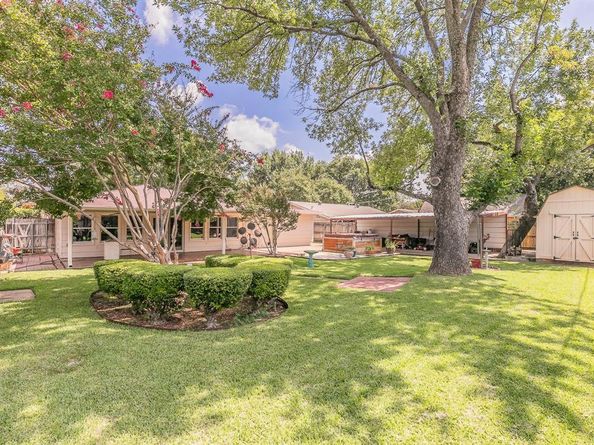 5828  Westcrest Drive W, Edgecliff Village Texas 76134