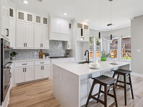 705  Ross Trail , Arlington Texas 76012