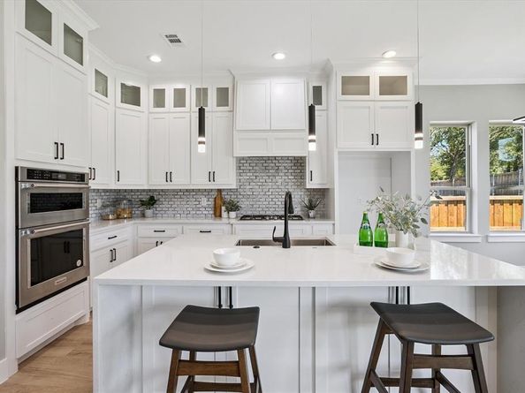 705  Ross Trail , Arlington Texas 76012