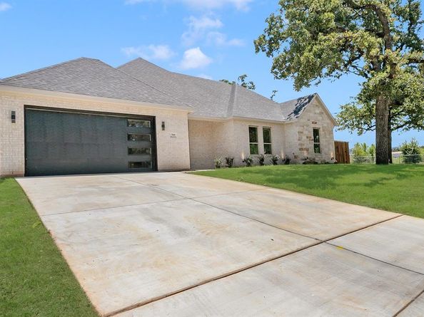 705  Ross Trail , Arlington Texas 76012